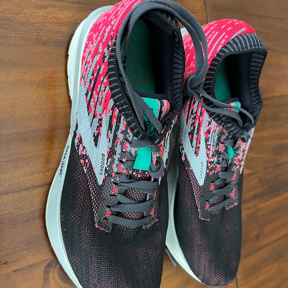Brooks Women's Sneakers - Black and Pink